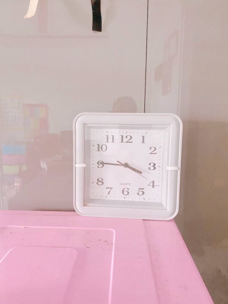 A white wall clock showing 4:00 PM, used for the 7-7-7 parenting rule.